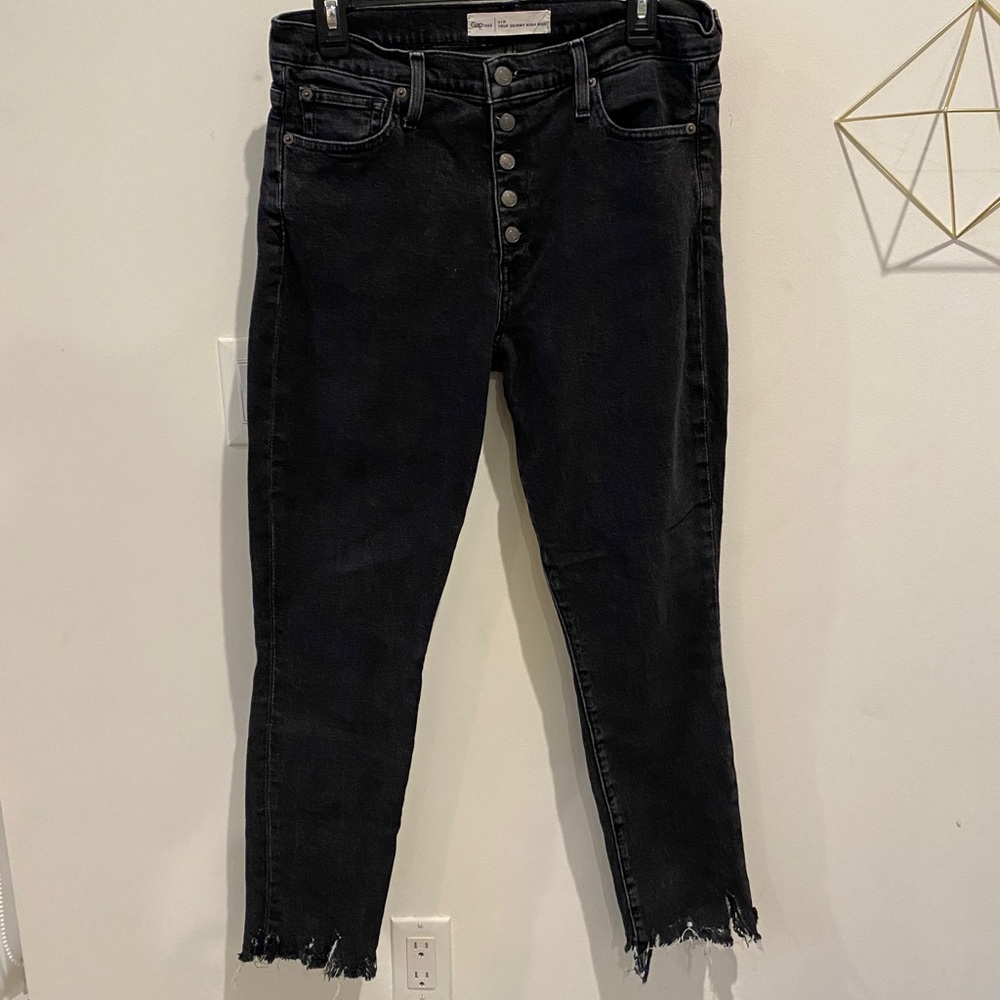 Skinny jeans with button detailing, distressed